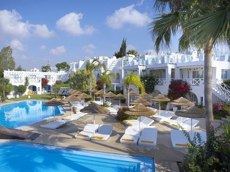 So Nice Beach Resort Ayia Napa Bagian luar foto